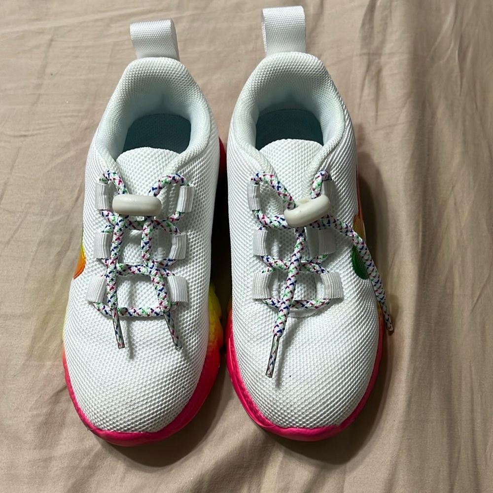 Kids fashion tennis shoe. Size 11 (size 28). Unbranded. Like new!